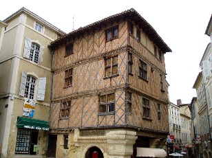 Office du tourisme d'Auch, sur la place