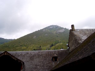 Eglise Saint Jean-Baptiste de Campan, vue de la cour intrieur