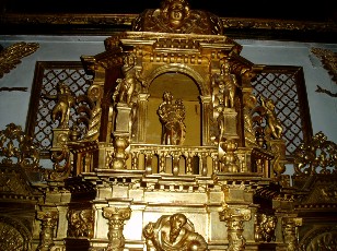 Tabernacle avec au centre Marie et son enfant